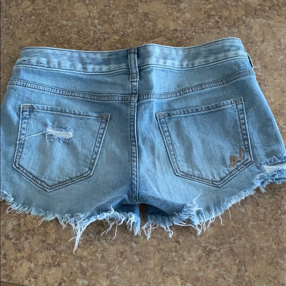 Express Shorts - Picture 2 of 2